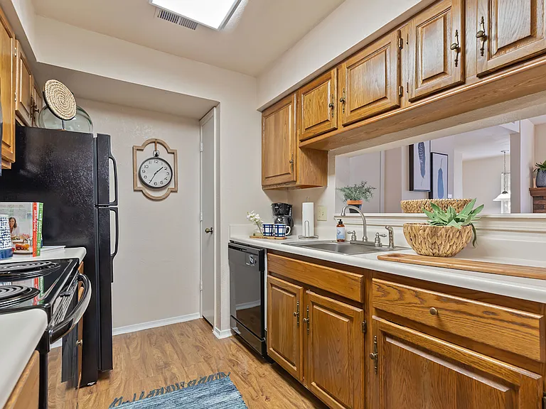 Barrington Apartments — Photo 3