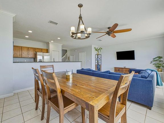 3rd image of 3028 N EVERGREEN Circle