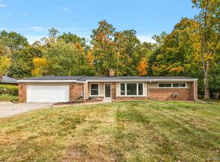 28422 Cumberland Dr, Farmington Hills, MI