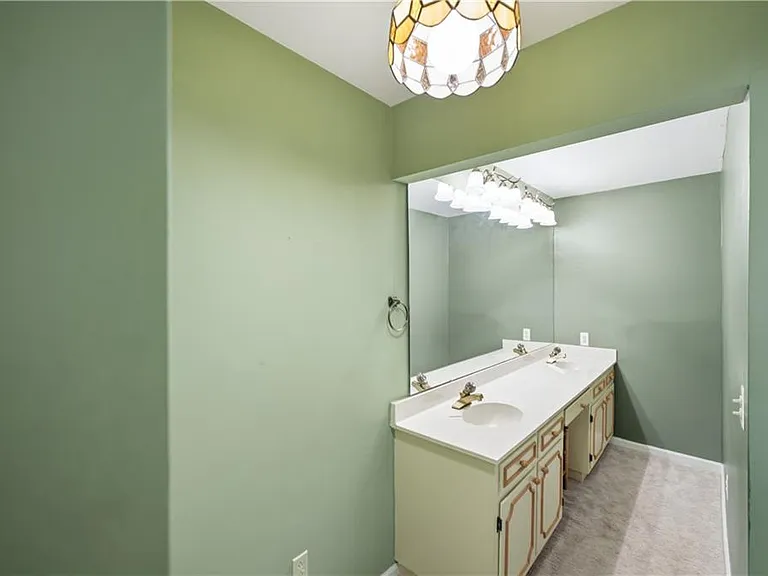 114 Cherokee Dr S — Photo 34
