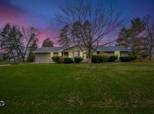 905 Johnston Dr, Aurora, IL 60506