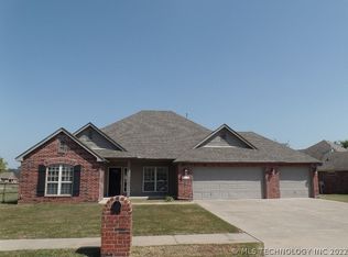 11213 S 277th East Ave, Coweta, OK 74429