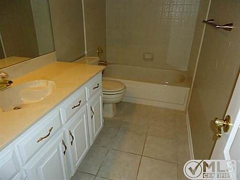 4th image of 4611 Oak Club Dr