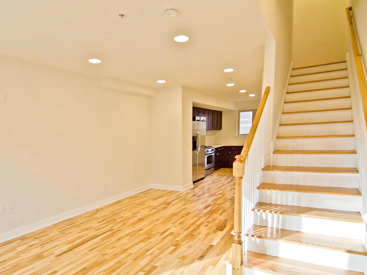 3 bed, 2.5 bath, 2000 sqft, $2,350 — Photo 2