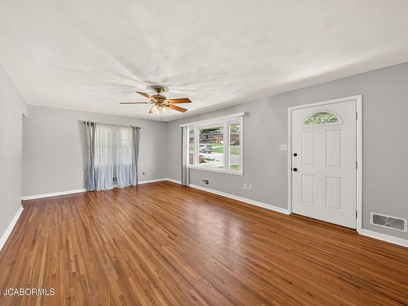 2nd image of 1605 Stadium Blvd