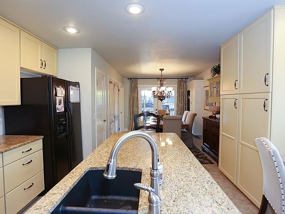 5th image of 409 NW C St