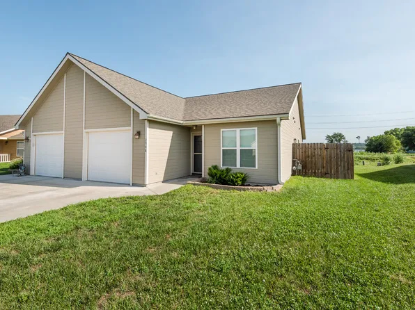 2908 Brookville Dr, Manhattan, KS 66502