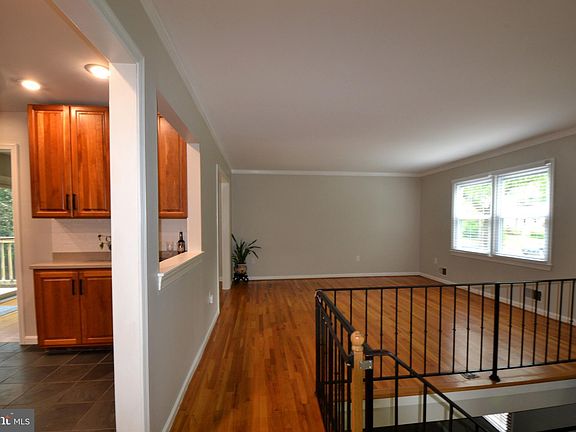 4th image of 6900 Stonebridge Ct