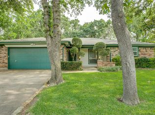 2832 Live Oak Ln, Bedford, TX 76021