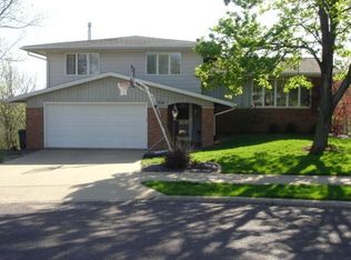 2304 W Carriage Ln, Peoria, IL 61614