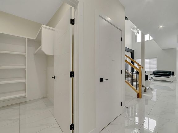 3rd image of 3239 Pelerin Cres