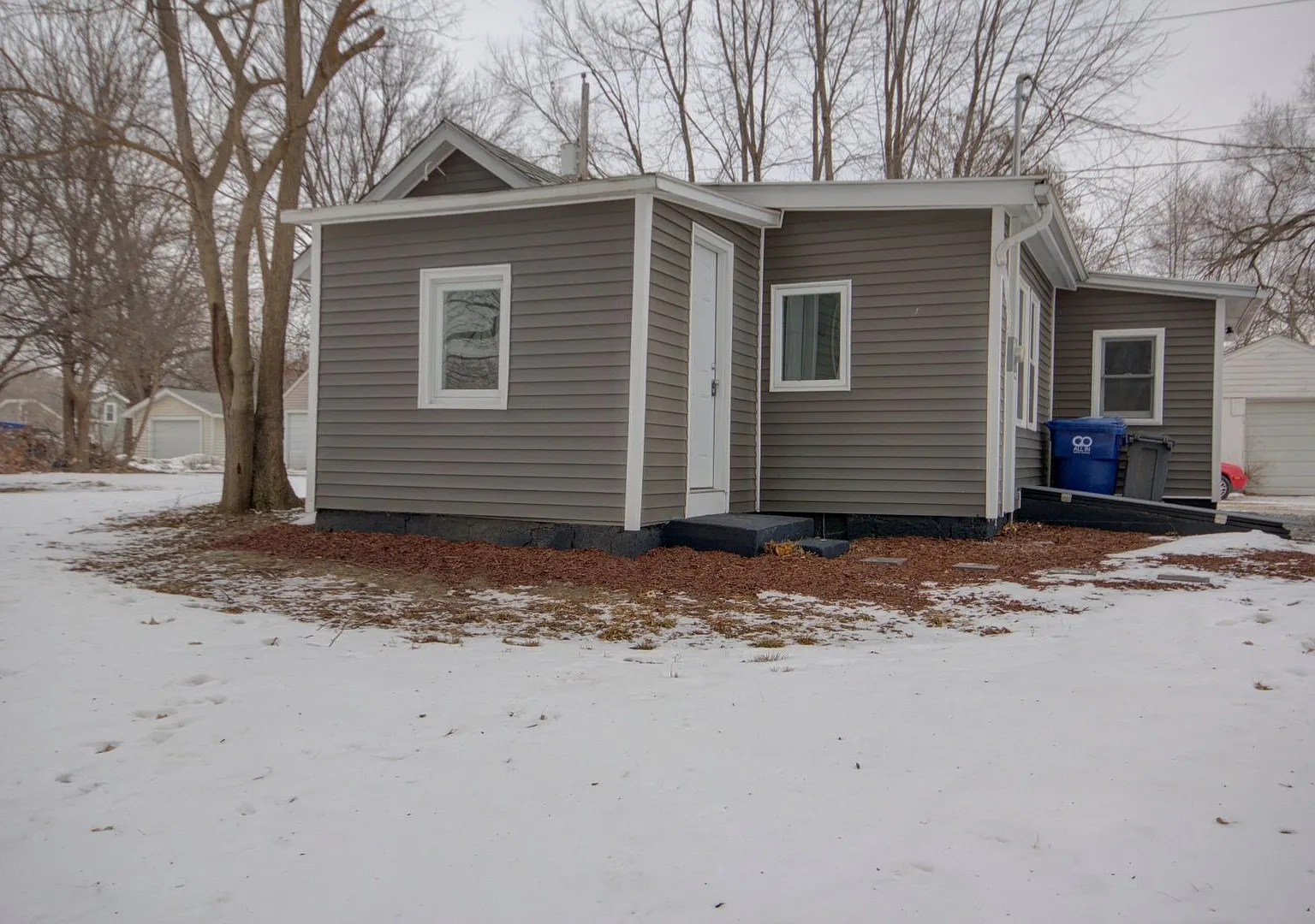 2 Bed 1 Bath House For Rent — Photo 1