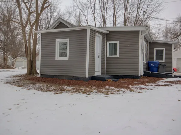 709 28th St, Bettendorf, IA 52722