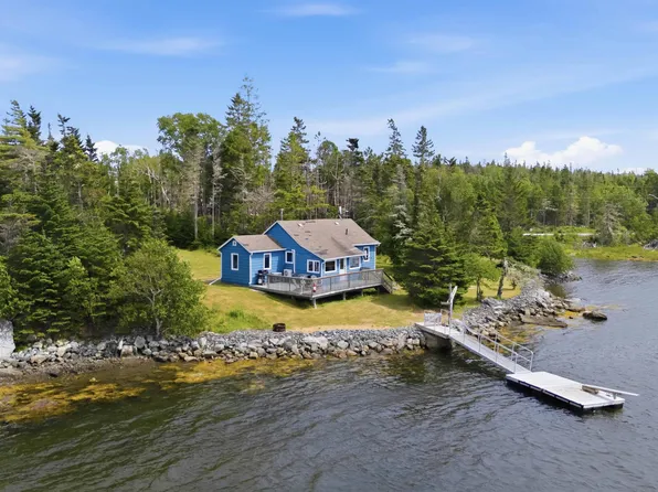 732 Ostrea Lake Rd, Halifax, NS B0J 2L0