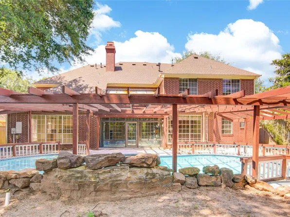 16 Treverstone Ct
