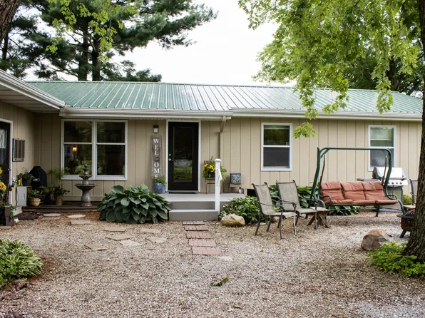 401 N White Oak St, Camargo, IL 61919