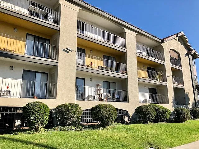 Cabrillo Knolls Apartments — Photo 2
