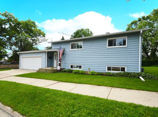 1924 Cora St, Crest Hill, IL 60403