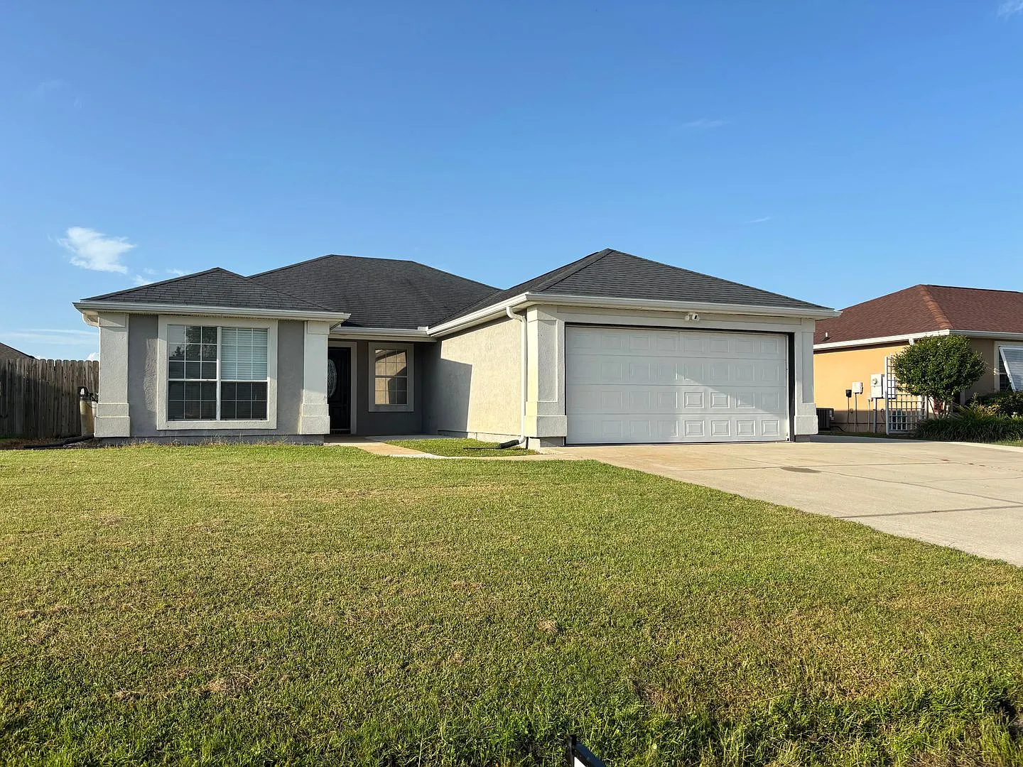 Beautiful 3/2 located at 5424 Nicole Blvd! — Photo 2