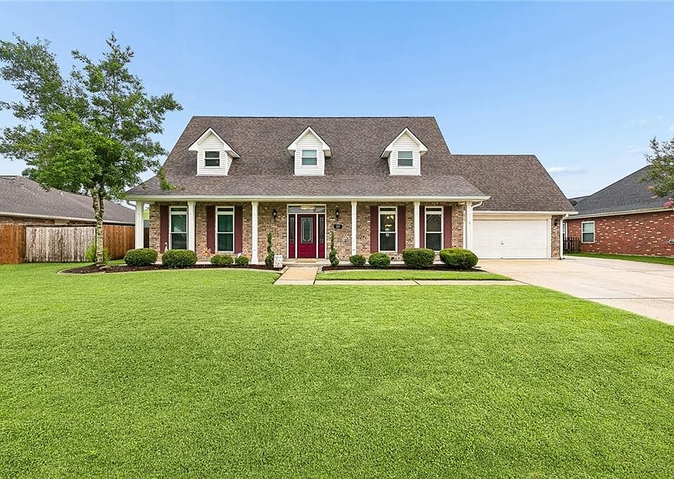 1st image of 127 Magnolia Ct