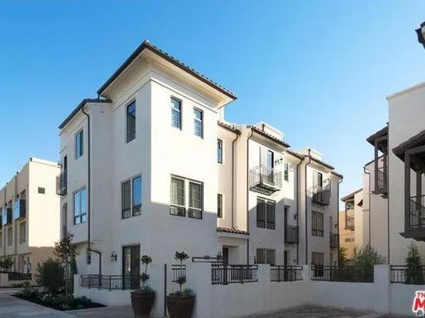 10726 Bloomfield St, North Hollywood, CA 91602