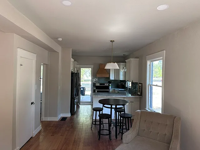 3 bed, $3,500 — Photo 2