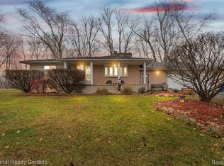 1481 Lochaven Rd, Waterford, MI 48327