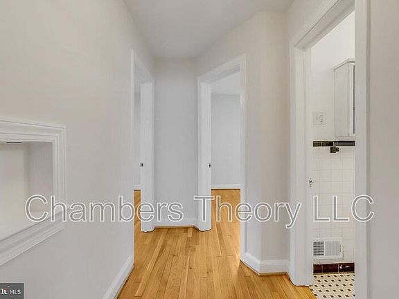 3rd image of 530 N Nelson St APT 1