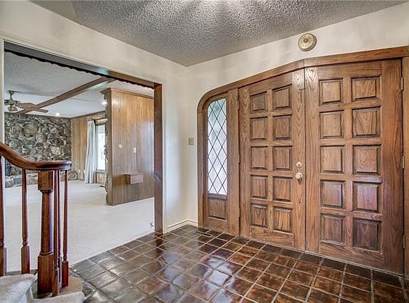 3rd image of 1594 N Country Ln