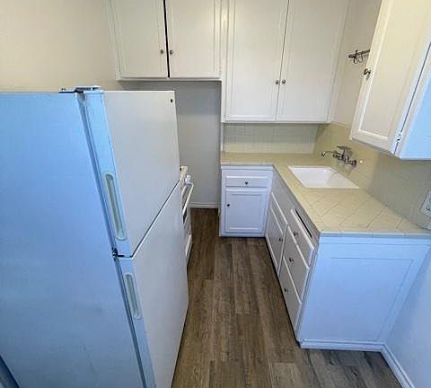 5th image of 1007 E Ocean Blvd APT 27