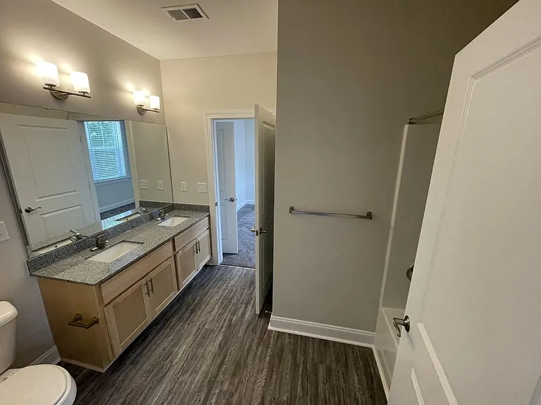 Marcom St Apartments — Photo 35