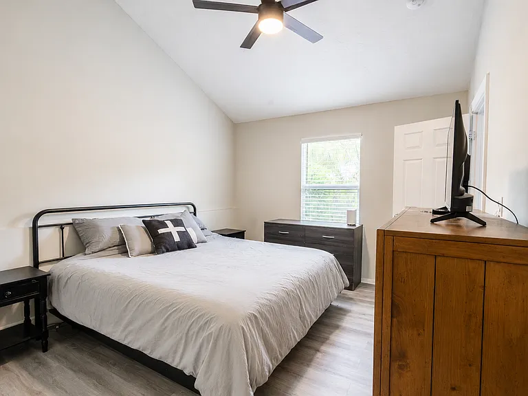 414 N Cypress Dr #D — Photo 25