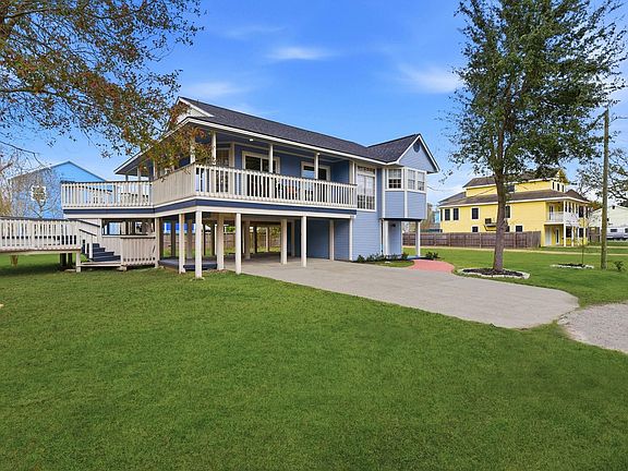 3rd image of 900 Cedar Rd