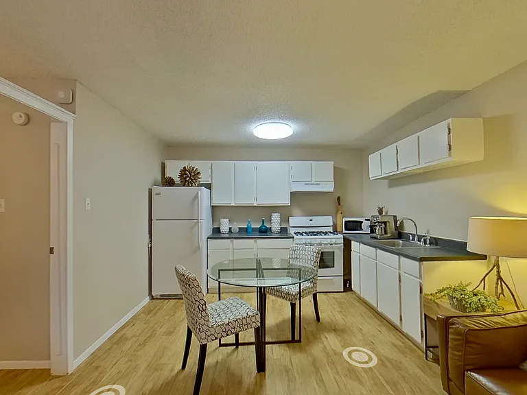1617 W 6th St #3 — Photo 3