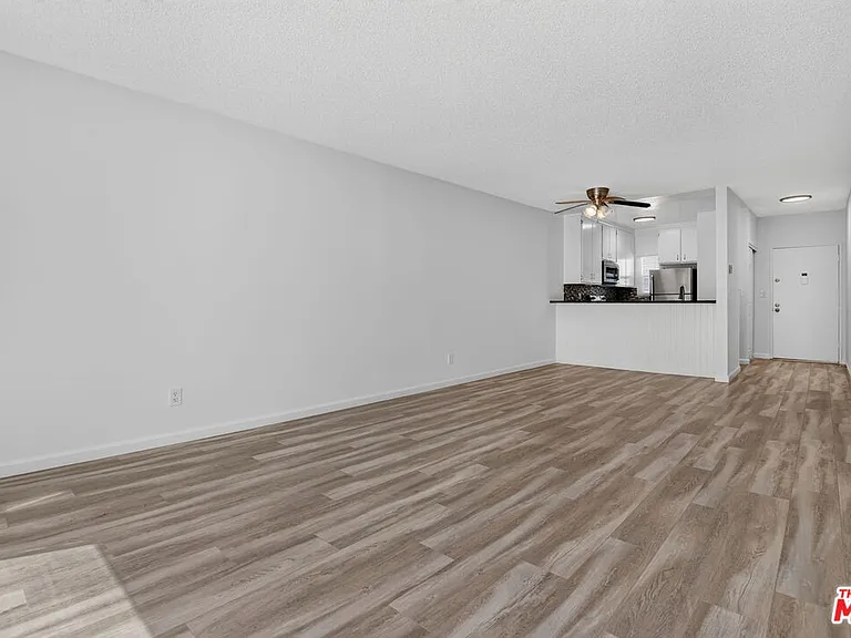 311 Montana Ave #302 — Photo 14