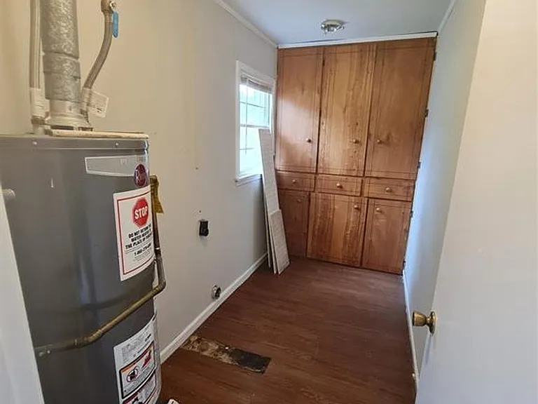516 Lawndale Ln — Photo 10