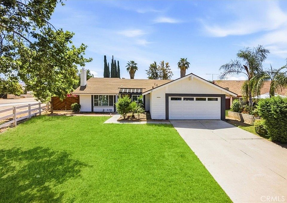 1st image of 24537 Filaree Ave