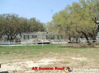 1099 Eichman Rd, Poteet, TX 78065