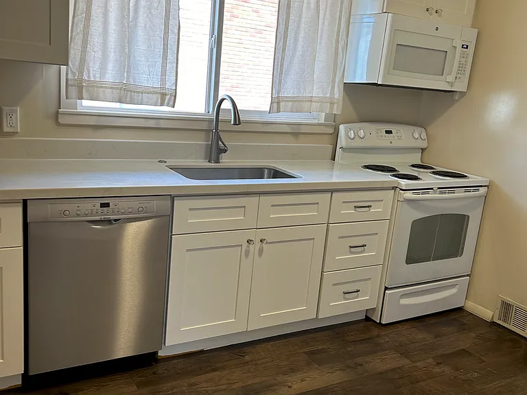 481 N 500 E — Photo 1