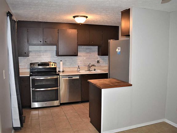5th image of 2071 Drumlin Dr