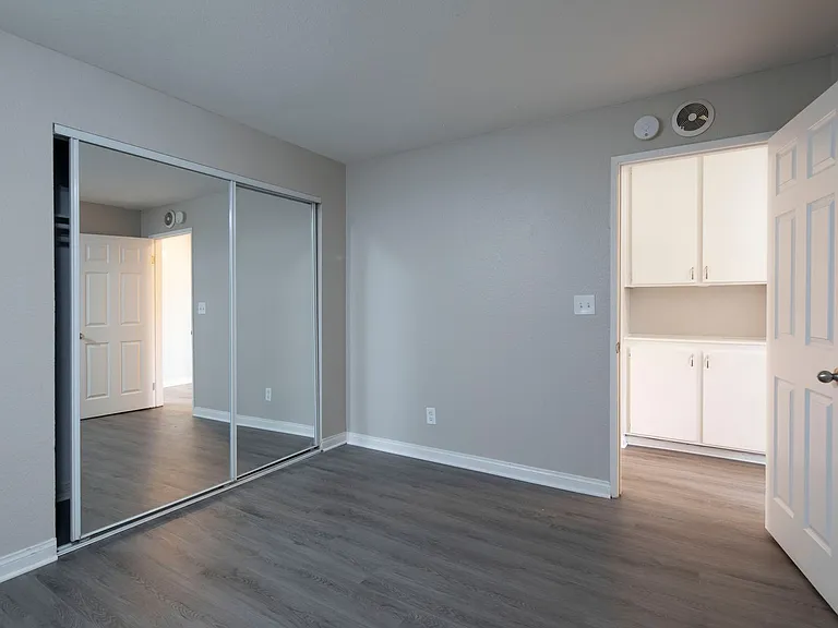 Willow Creek Apartments — Photo 32