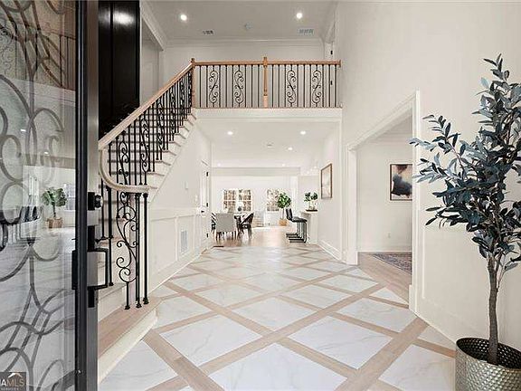 3rd image of 539 Schofield Dr