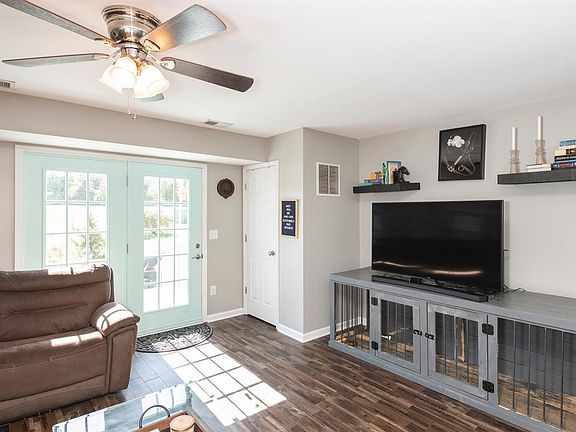 5th image of 2109 Polk Ln