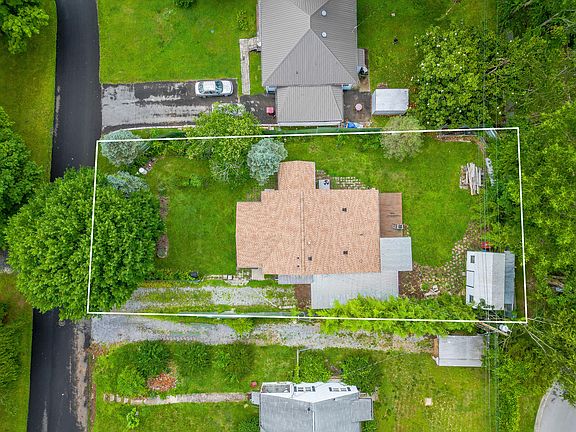 3rd image of 522 Lee Cir