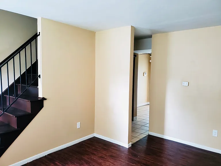2910 Kilbourne Ave #1 — Photo 2
