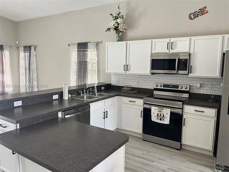 189 Emeraldview Ave — Photo 6