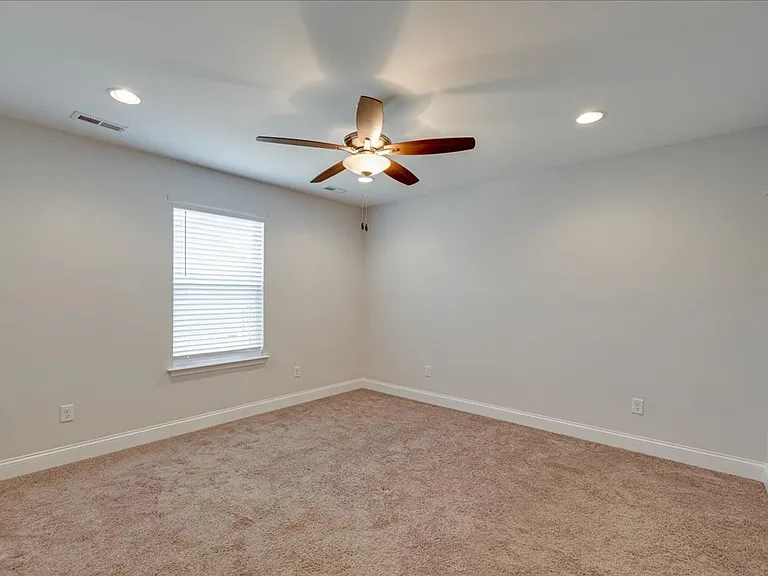 1109 Pond St SE — Photo 12