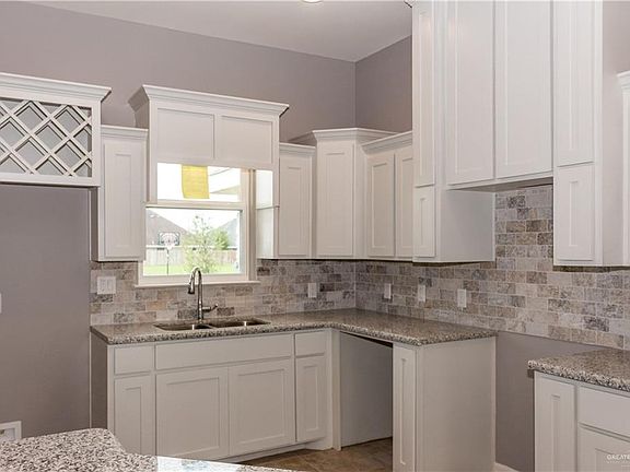 3rd image of 2306 Primrose Dr