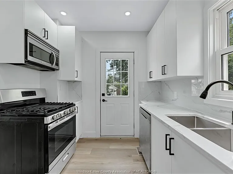 1245 Giles Blvd E — Photo 13