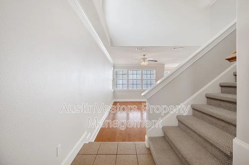 3 bed, 2.5 bath, 1582 sqft, $2,395 — Photo 4